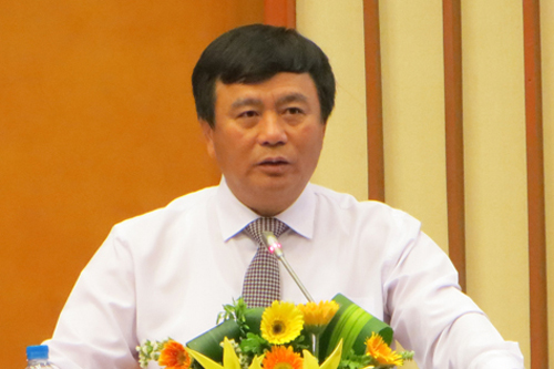 Nguyen Xuan Thang is replacing Dinh The Huynh as chairman of the Central Theoretical Council. Photo by VnExpress.