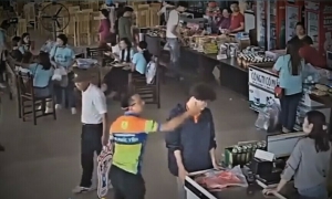 Cop suspended for slapping salesman in northern Vietnam