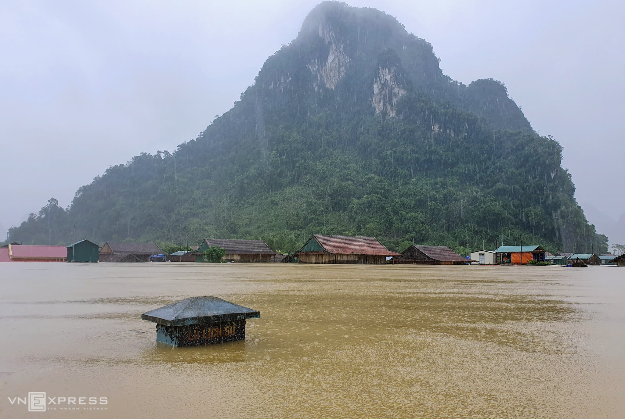 Floods leave central Vietnam district deep under water