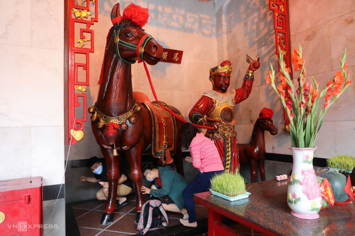 After making an offering and praying, visitors usually crawl under Red Hare once or thrice hoping for a smooth start to the new year.