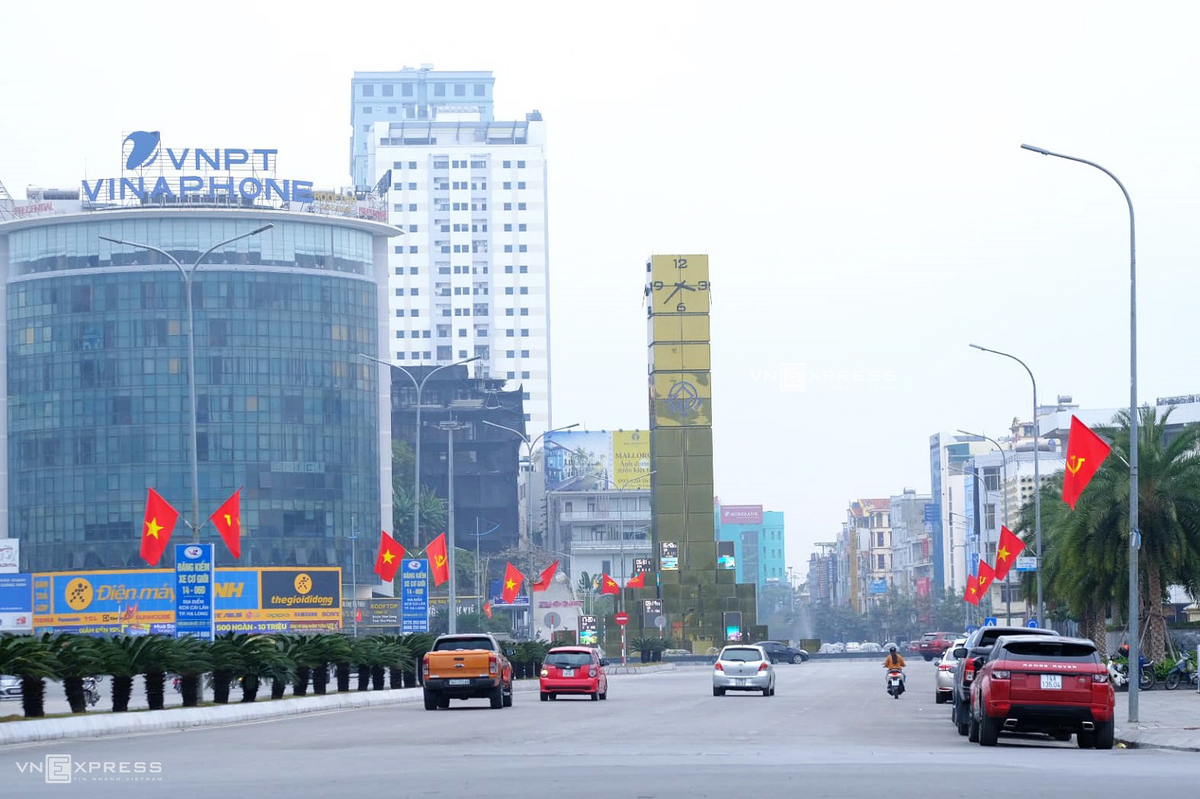 Ha Long gets marked by architectural, natural highlights
