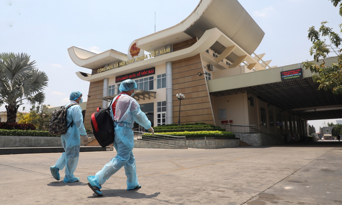 New Cambodian Covid-19 outbreak puts Vietnam at high risk - VnExpress International - Vimarsana News