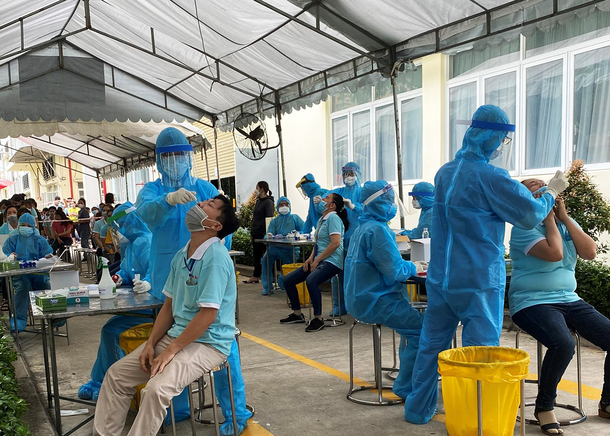 Seven-day isolation requirement for commuting workers hits HCMC factories - Vimarsana News