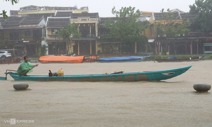 Torrential rains trigger flooding, disrupt life in central Vietnam - Vimarsana News