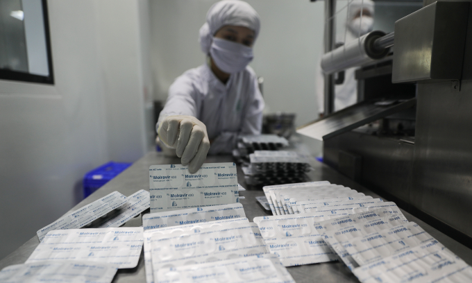 
Pil molnupiravir antivirus Covid-19 diproduksi di perusahaan Boston Vietnam, Provinsi selatan Binh Duong, 23 Februari 2022. 