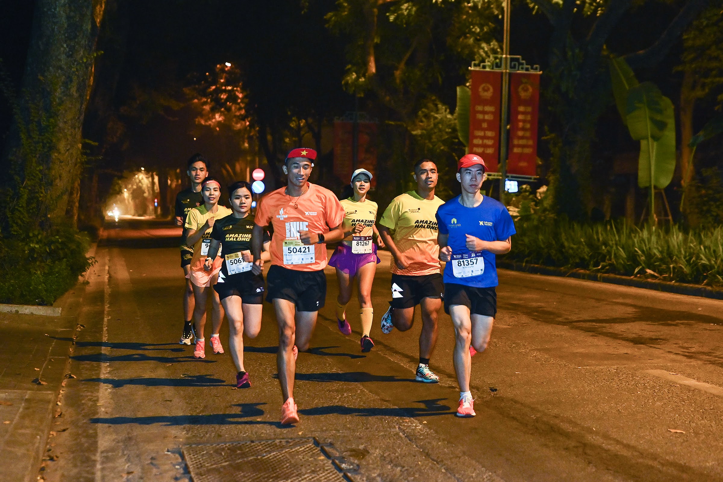 Runners check VM Hanoi Midnight 2022 running track. Photo by Giang Huy